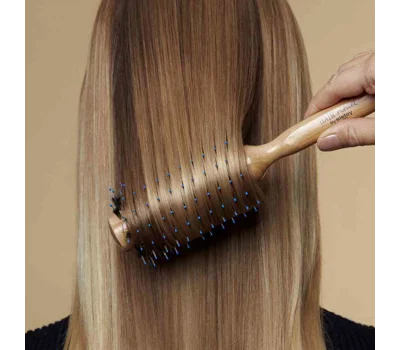 The Blow-Dry Brush N°2