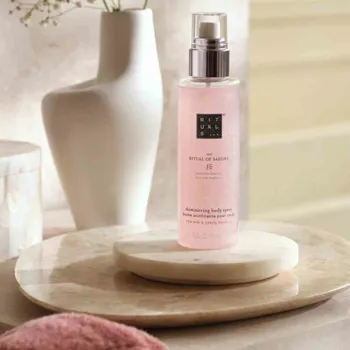 The Ritual of Sakura Shimmering Body Spray 150ml