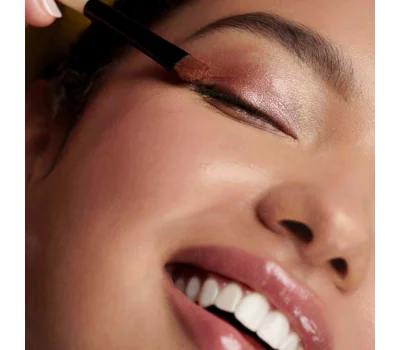 Compact Shaping And Smudging Eyeshadow Brush